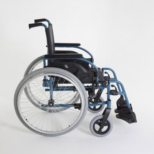 Fauteuil roulant manuel standard Action 1R invacare vue côté droit